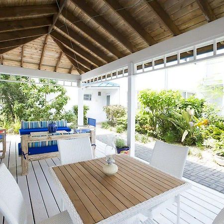 Villas Of The Galleon Seven Mile Beach Extérieur photo