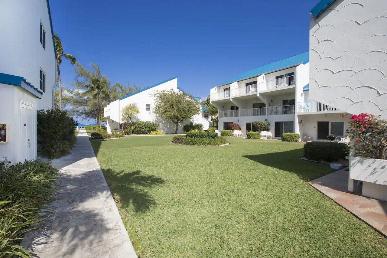 Villas Of The Galleon Seven Mile Beach Extérieur photo